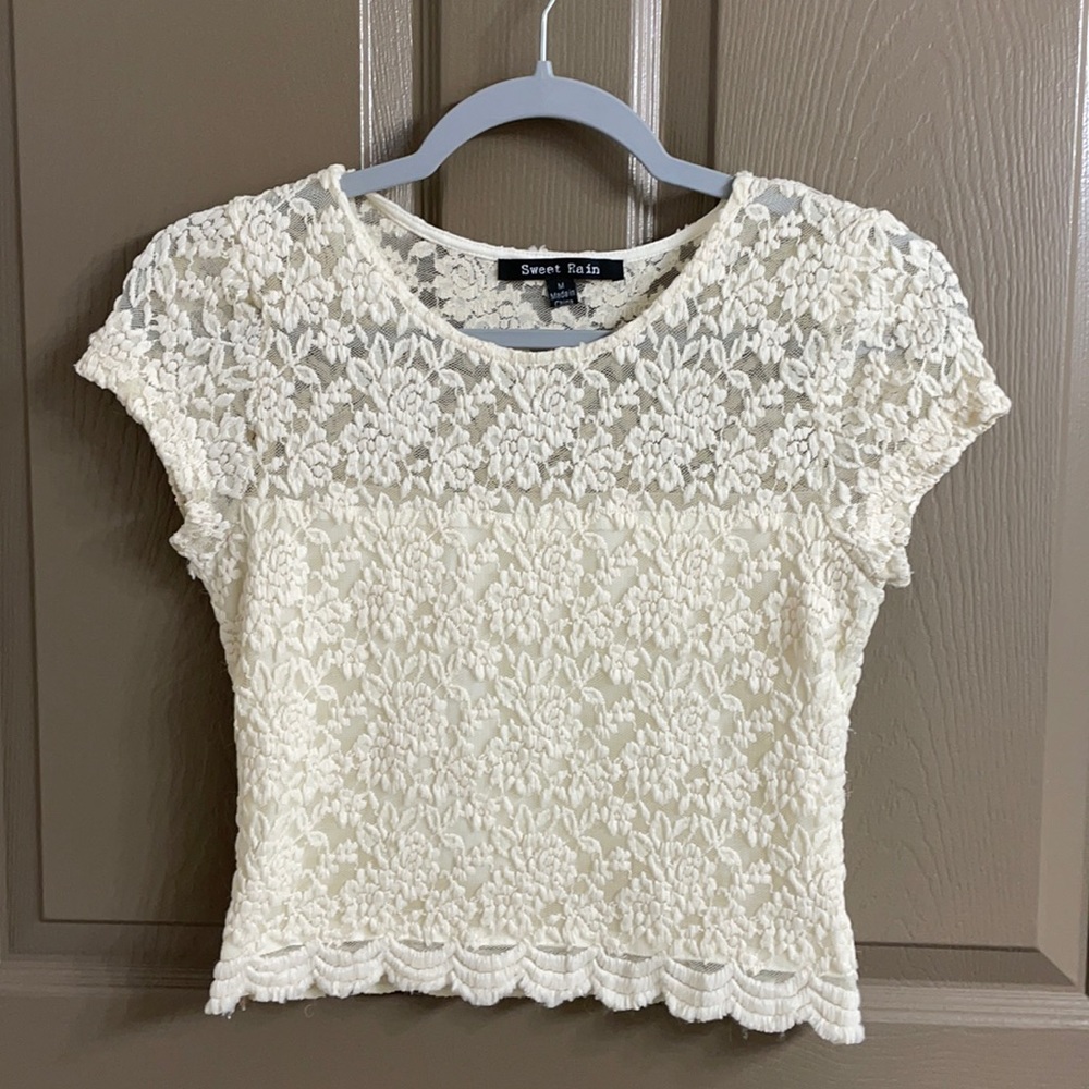 Lace fitted top
